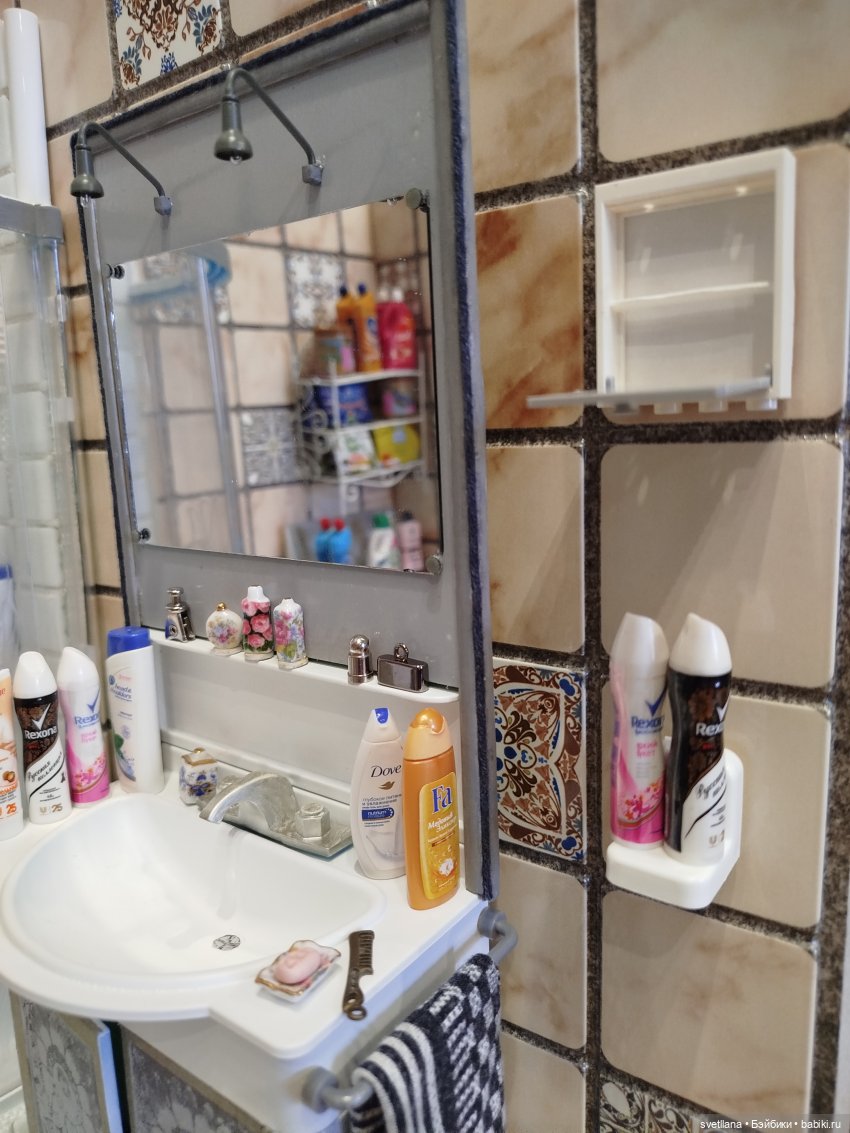 Ванная комната с душевой кабиной в кукольный ДОМ