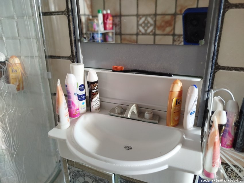 Ванная комната с душевой кабиной в кукольный ДОМ