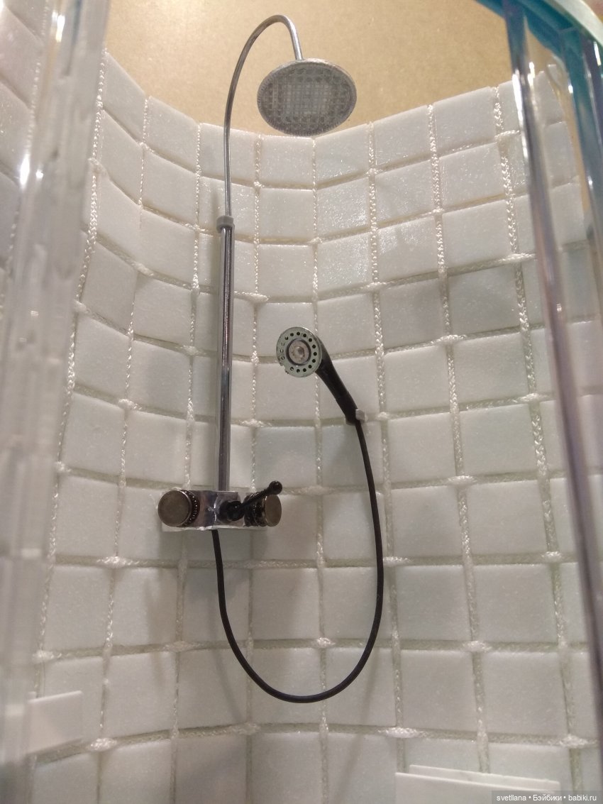 Ванная комната с душевой кабиной в кукольный ДОМ