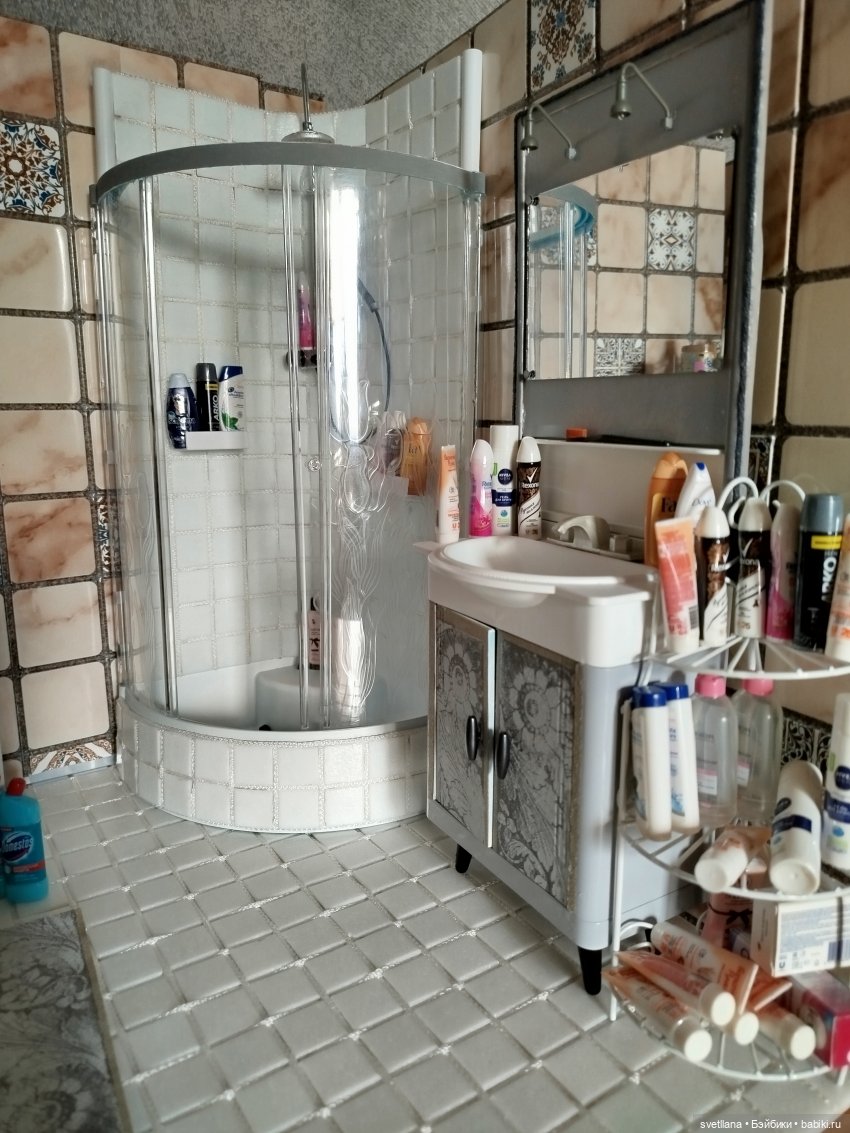 Ванная комната с душевой кабиной в кукольный ДОМ