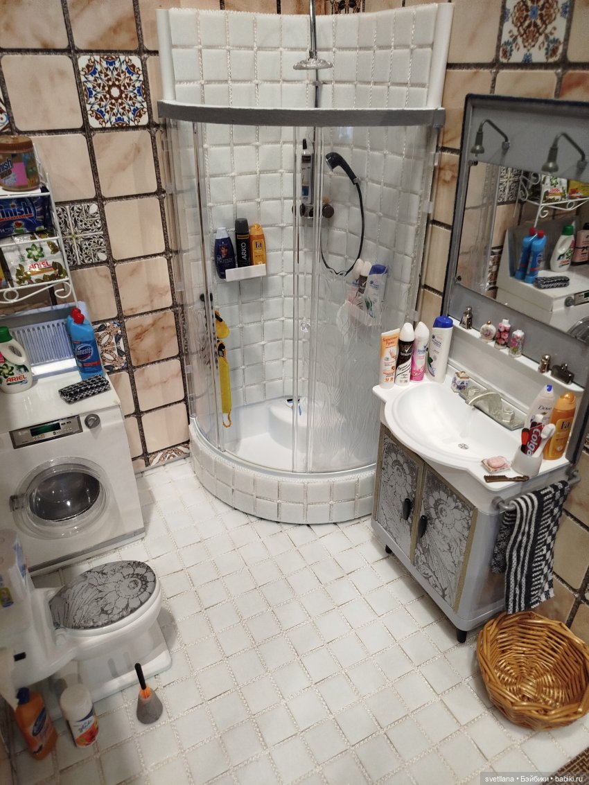 Ванная комната с душевой кабиной в кукольный ДОМ