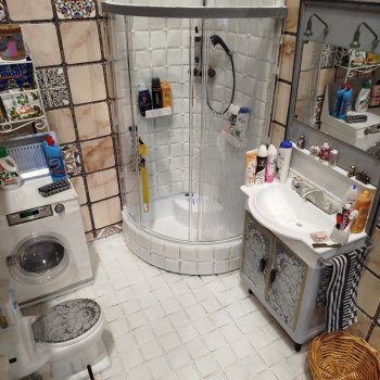 Ванная комната с душевой кабиной в кукольный ДОМ