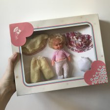 Куколка ARI с наборами одежды