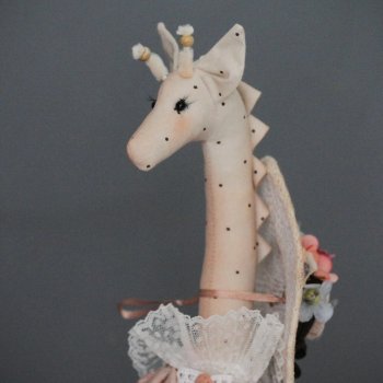 Барышня , фантазии на тему жирафы