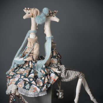 Жирафы, зимняя прогулка