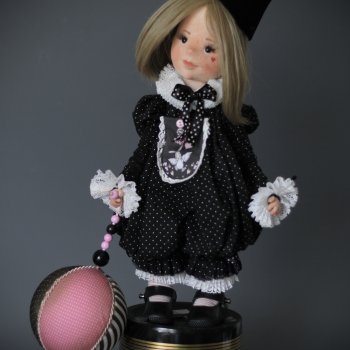 Эмили , клоунесса