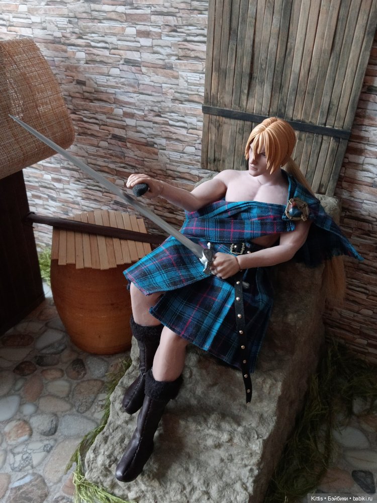 Крис, он же Финн, старший брат Мойры, воин, кузнец, художник