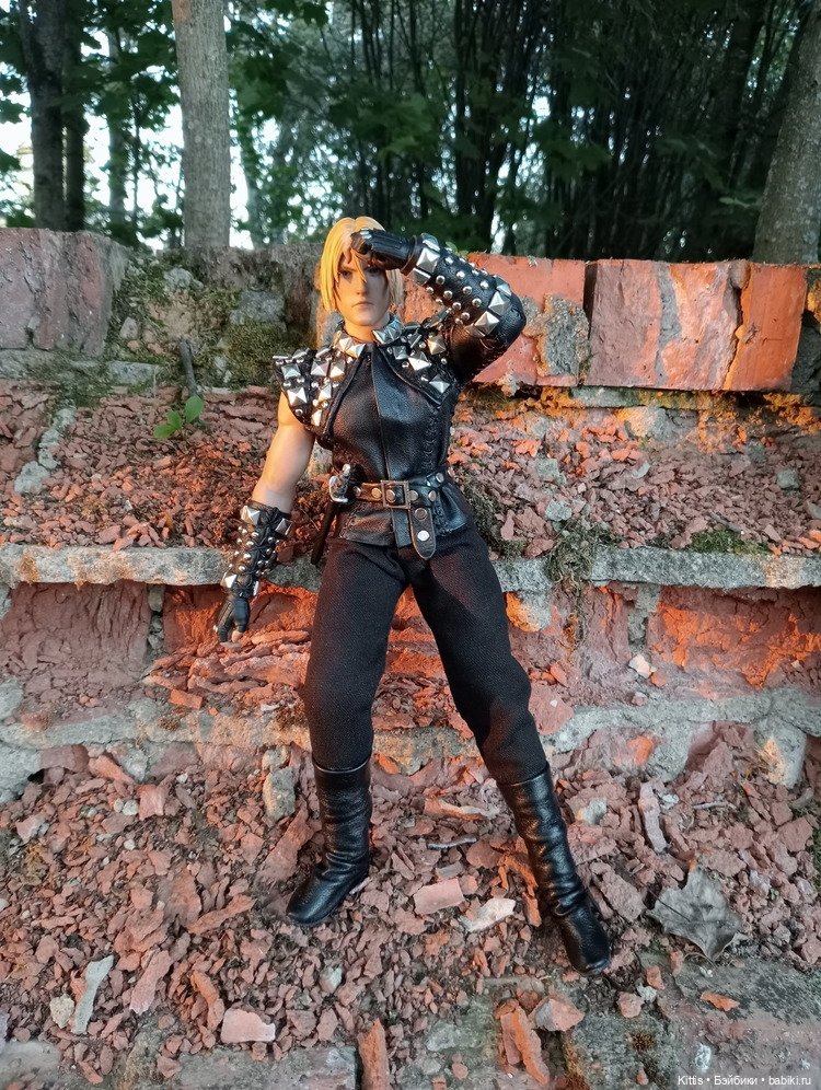 Крис, он же Финн, старший брат Мойры, воин, кузнец, художник