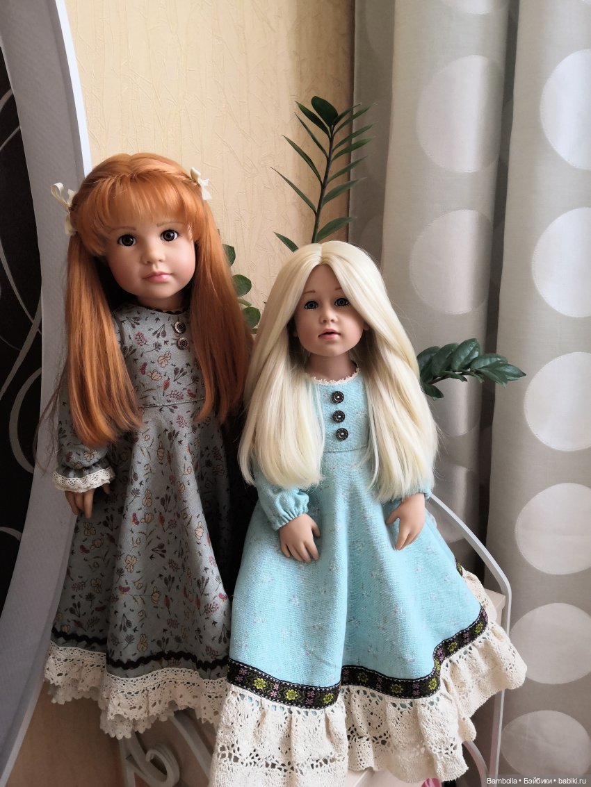 Наша Свенечка тоже со слабыми ножками, мы ей колготки одели, они немного ситуацию поправляют