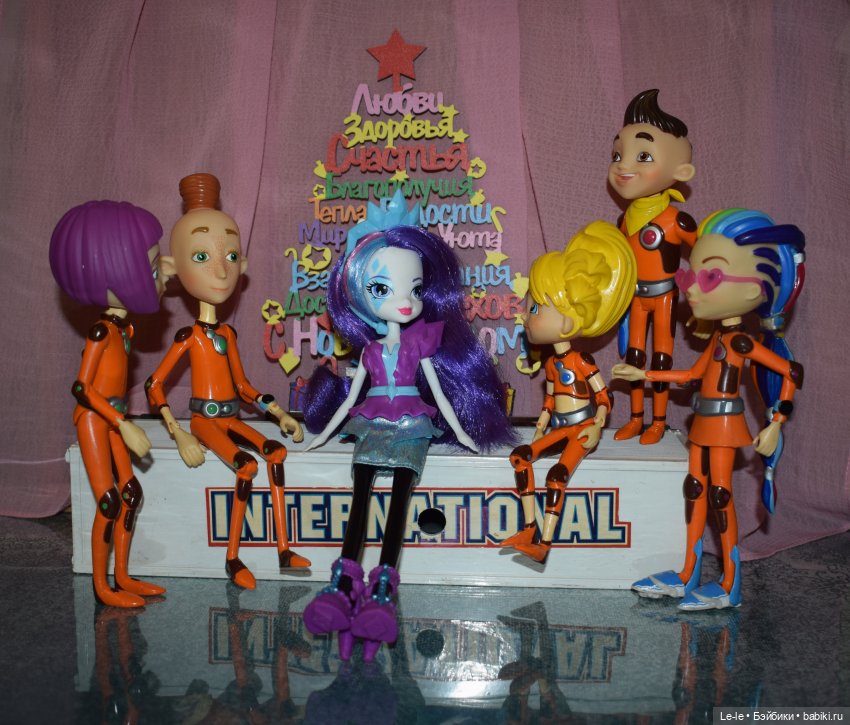 Новенькие на новогодней ёлке (фото 2)