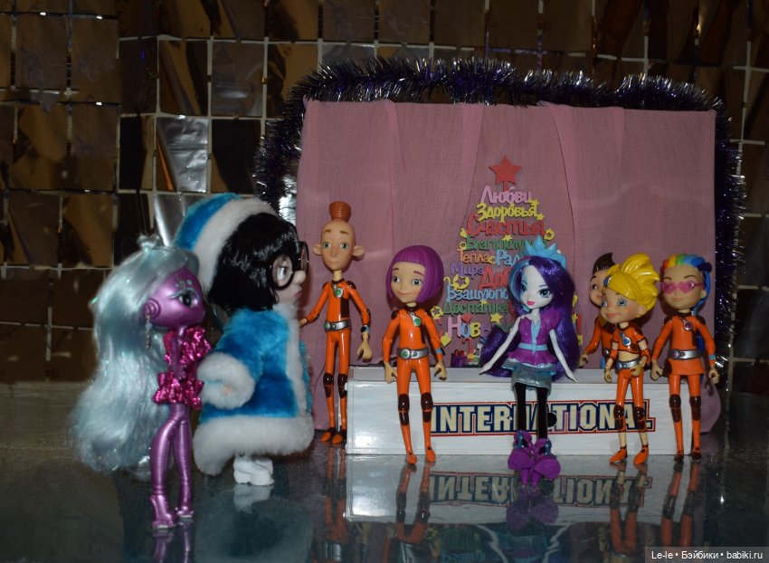 Новенькие на новогодней ёлке (фото 4)