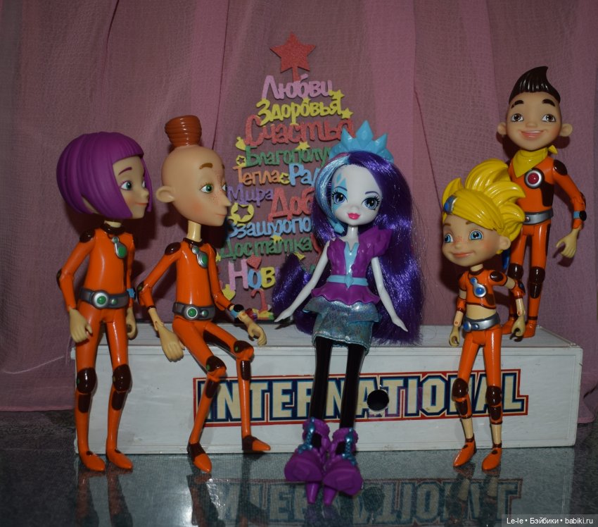 Новенькие на новогодней ёлке