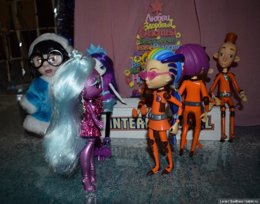 Новенькие на новогодней ёлке (фото 6)