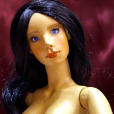 Шарнирная кукла темноволосая девушка