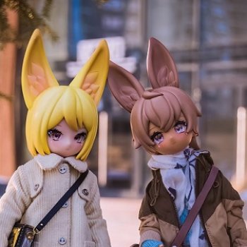 Лемонель и Канелла гуляют ранней весной