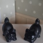 Котики из камня чёрного обсидиана