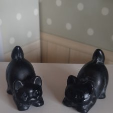 Котики из камня чёрного обсидиана