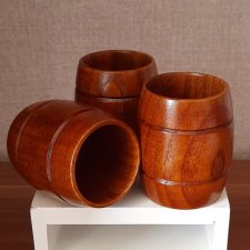 Большие деревянные бочки