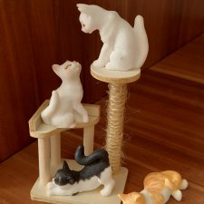 Котики с когтеточкой