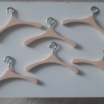 Деревянные вешалки