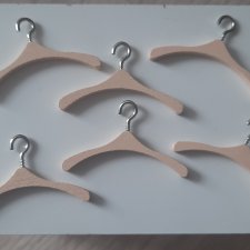 Деревянные вешалки