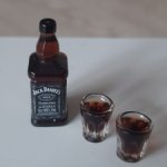 Виски со стаканчиками.