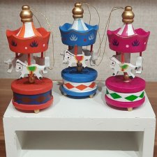 Карусель в кукольный домик .