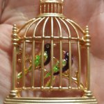 Брошь птички в клетке