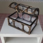 Сундук в кукольный домик #