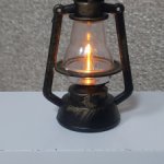 Керасиновая лампа светит#