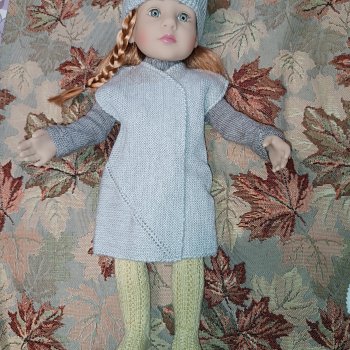 Малышка Gotz  примеряет одежку