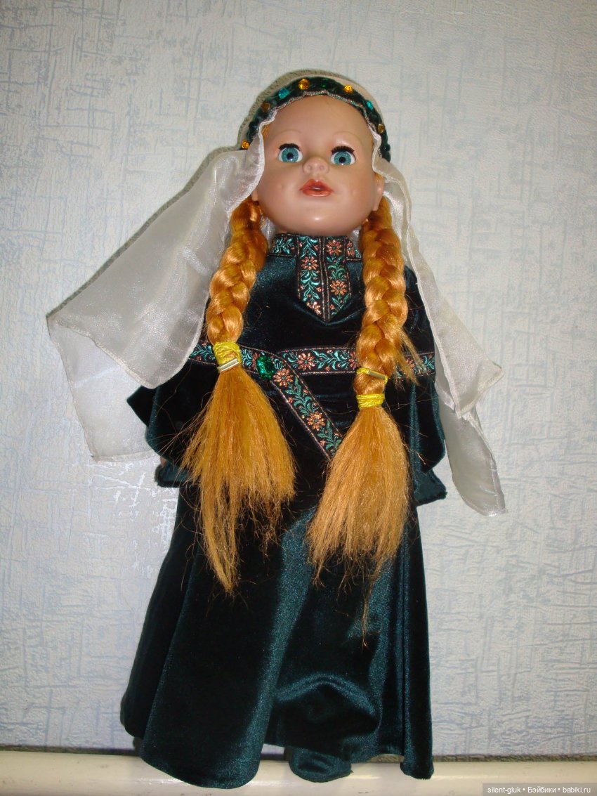 Еще раз Сашенька в "средневековом" платье