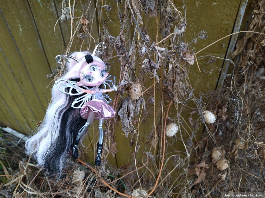 "Осень. Тишина в поселке дачном..."