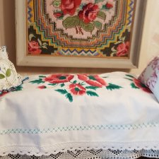 Убранство для кукольной кроватки из антикварных материалов