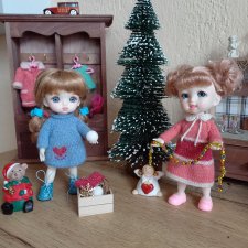 Как малыши ёлку украшали.