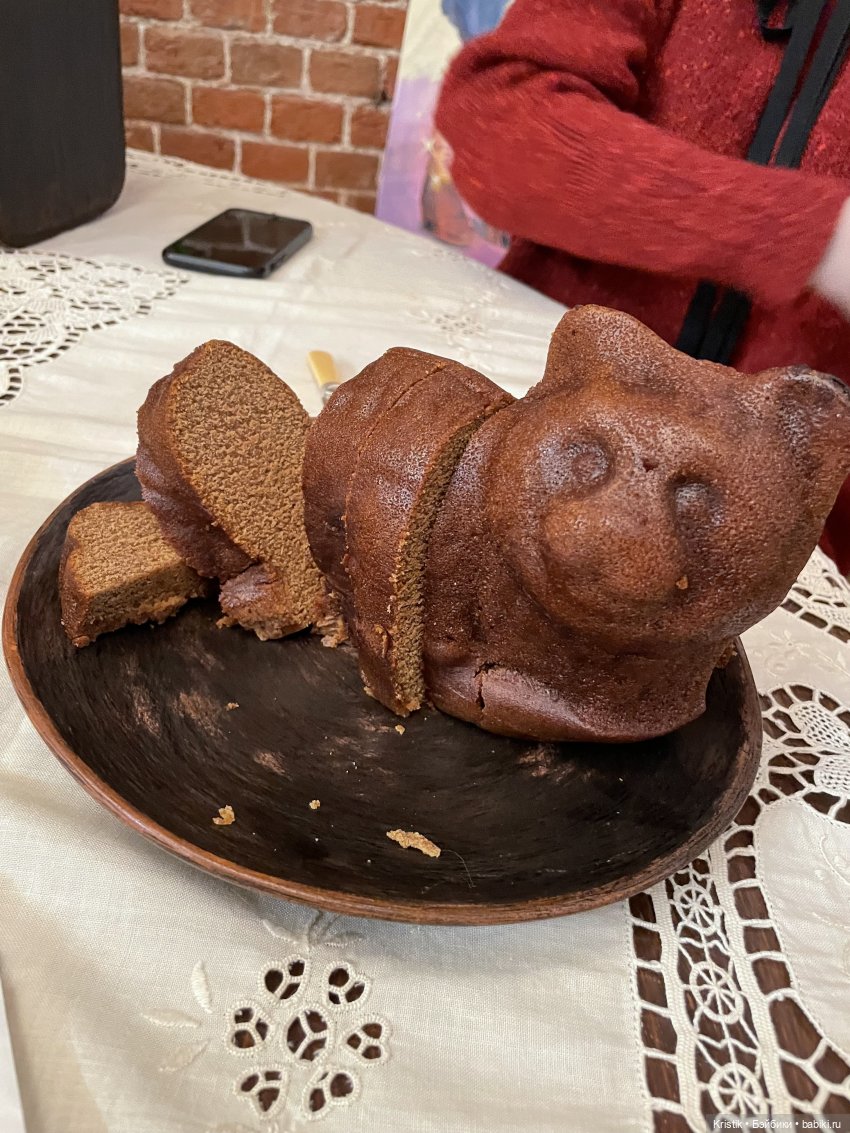 Выход в свет - королевская семья на лекции о куклах-царицах