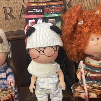 Куда это ты без нас собралась, а?!