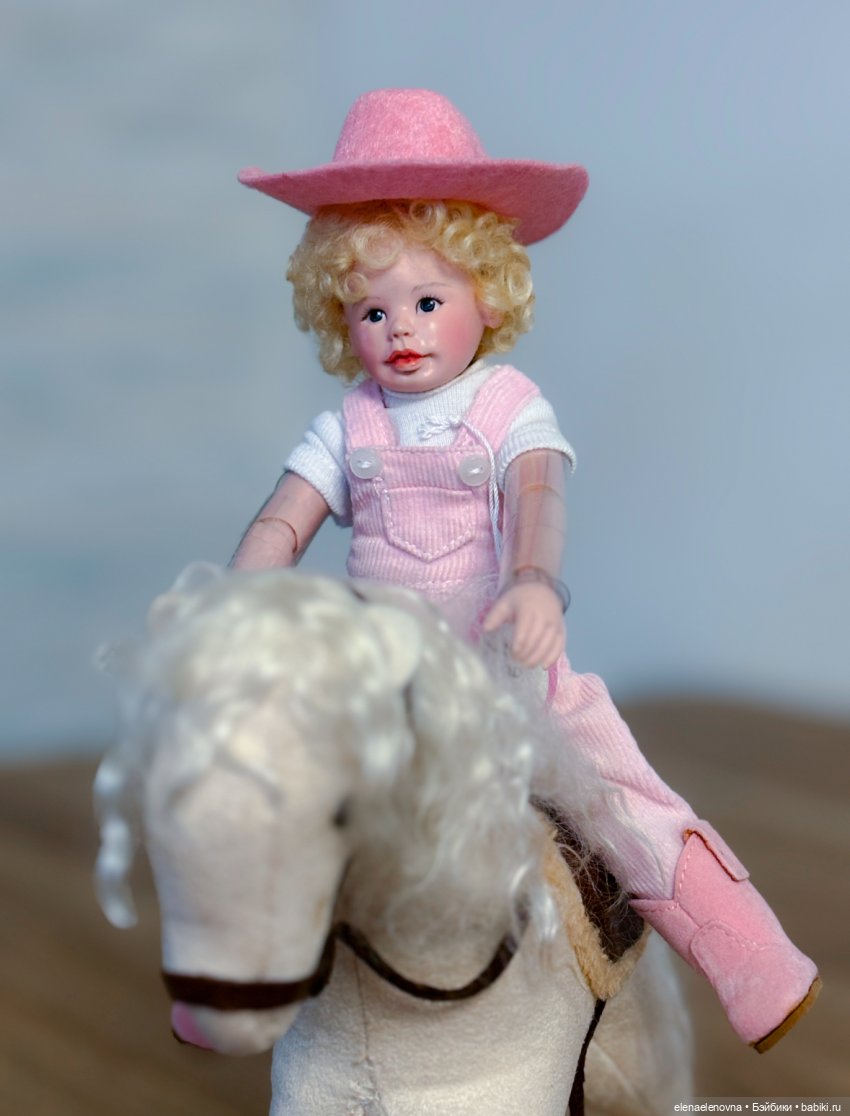 Кремовые пони от Марианны Ольденбург