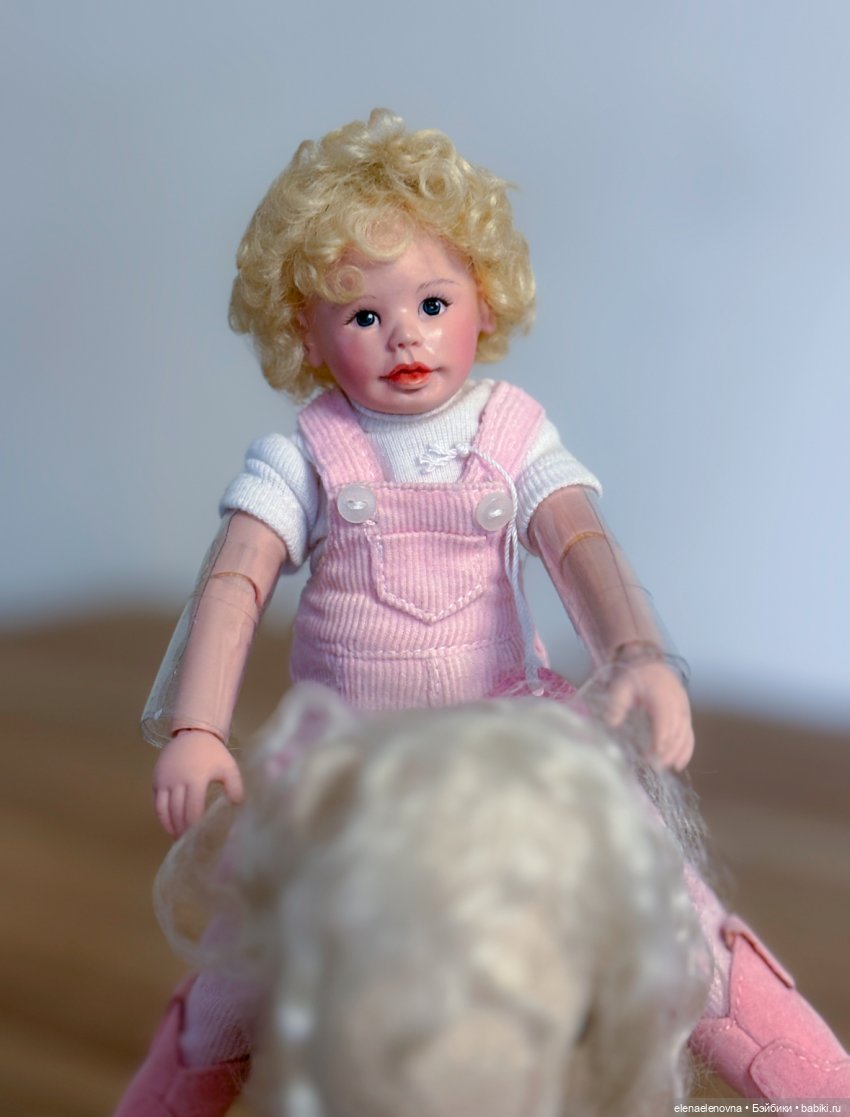 Кремовые пони от Марианны Ольденбург