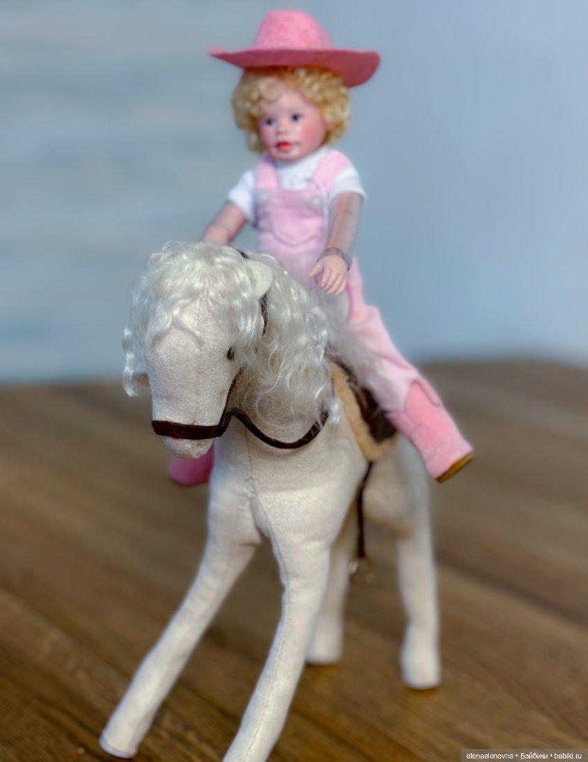Кремовые пони от Марианны Ольденбург