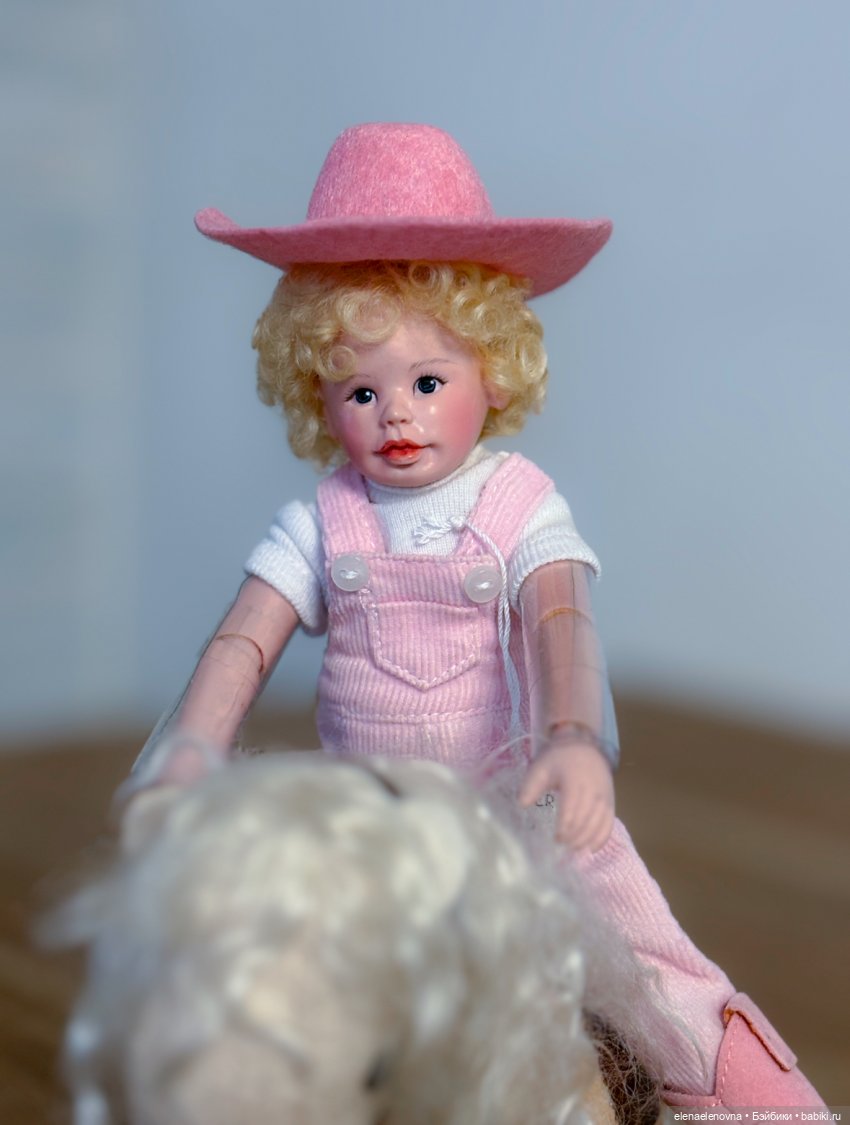 Кремовые пони от Марианны Ольденбург