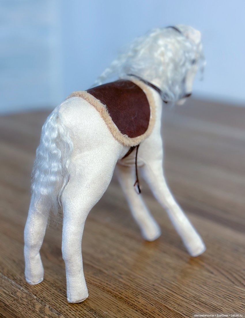 Кремовые пони от Марианны Ольденбург