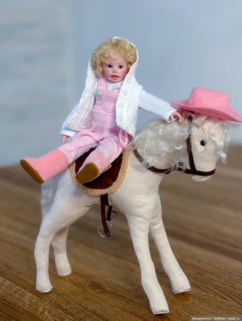 Кремовые пони от Марианны Ольденбург