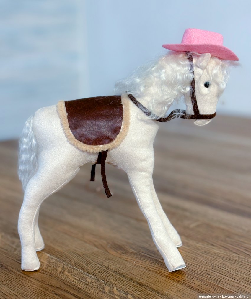 Кремовые пони от Марианны Ольденбург