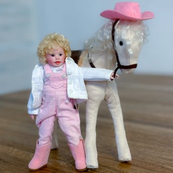 Кремовые пони от Марианны Ольденбург