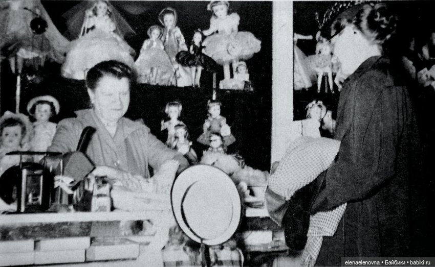 Назад в прошлое: праздничные покупки кукол в 1958 году 🎄