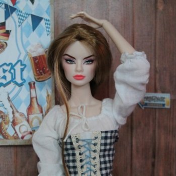 Первый выход Эми