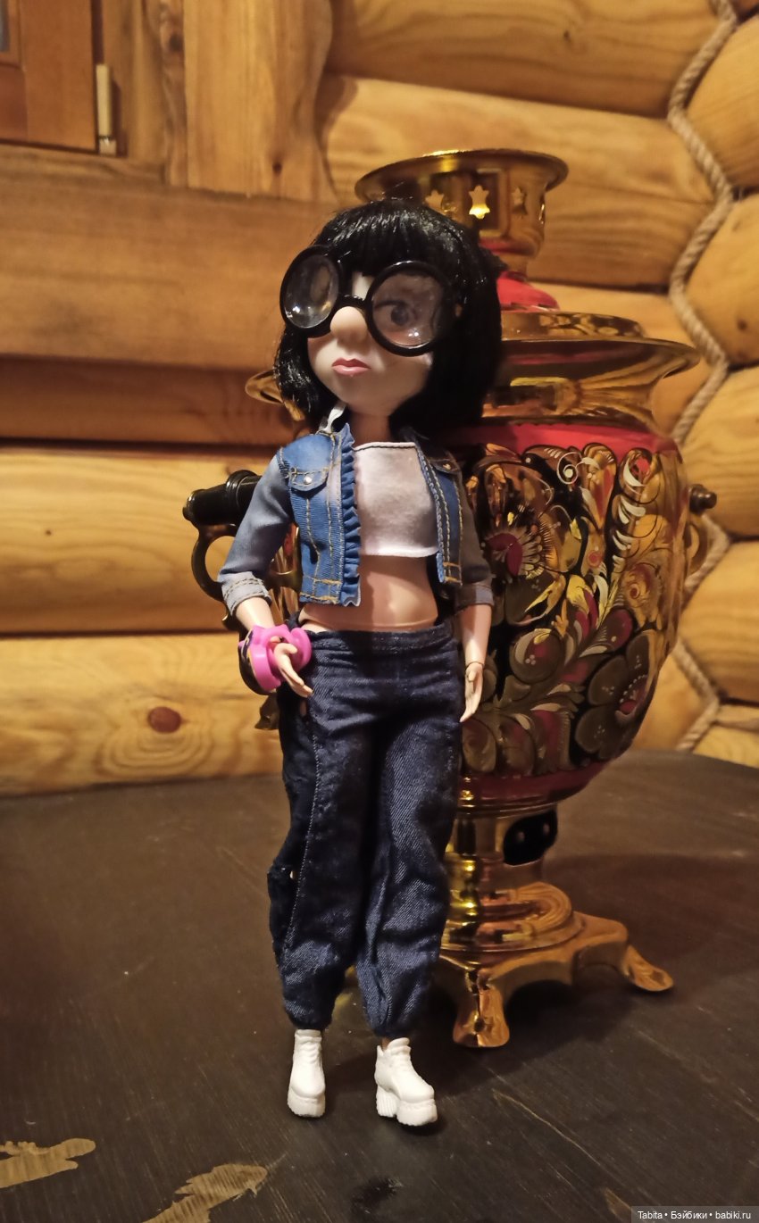 Эдна в Красной Поляне — Кукла Эдна Мод (Edna Mode): Суперсемейка (The Incredibles) (фото 5)