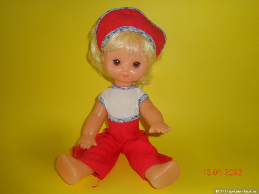 Кукла Оля "Кругозор": какой могла быть фабричная одежда (фото 2)