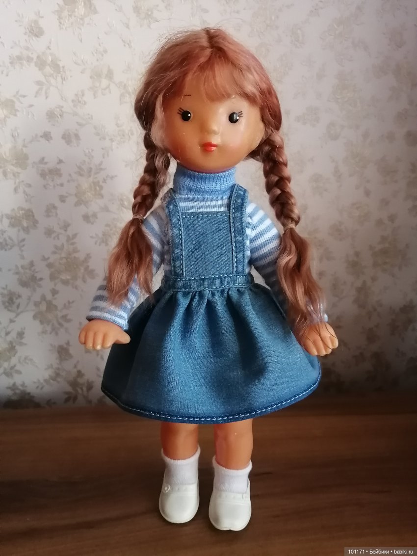 "Разрешите представиться: Юля!")